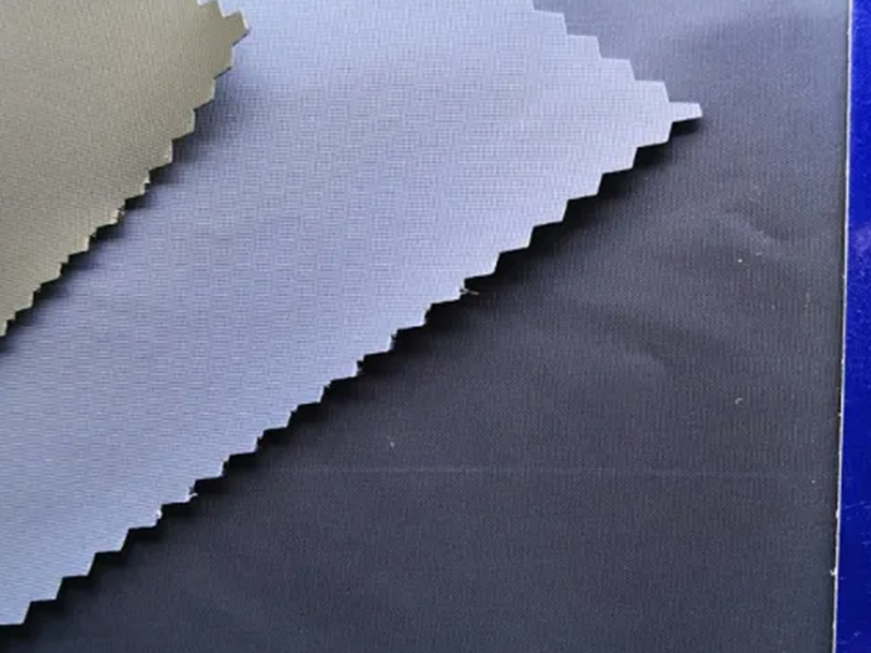 Van hoge kwaliteit! ! 290t polyester taft met 0,18 mm PVC-coating voor regenjas