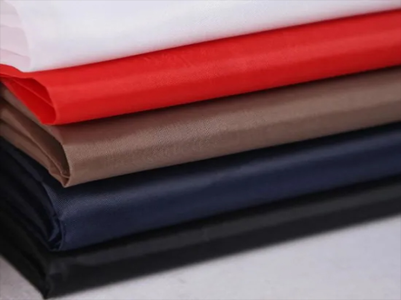 300t polyester taffeta effen geverfd voor jassen
