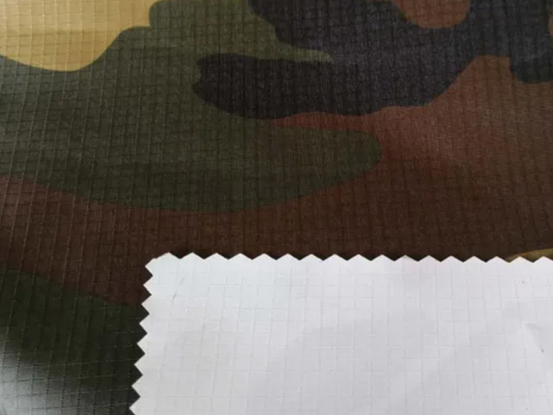 Polyester ripstop taft met camouflageprint en witte PVC-coating